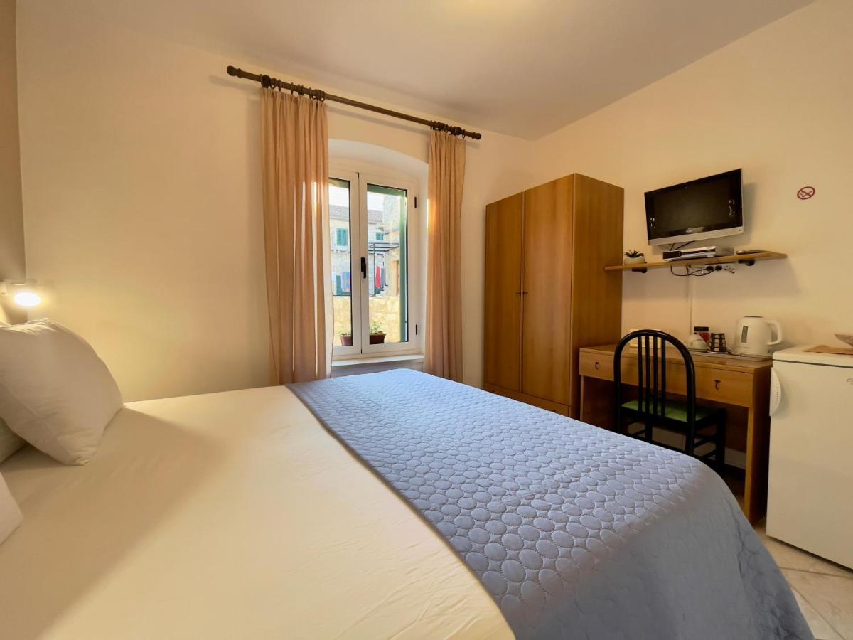 Rooms And Apartments Villa Town Gate Hvar Хвар Екстериор снимка